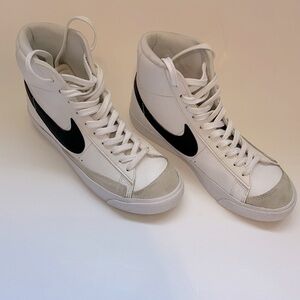 Nike Blazers Mid. Black/white. Size 7Y (big kids)